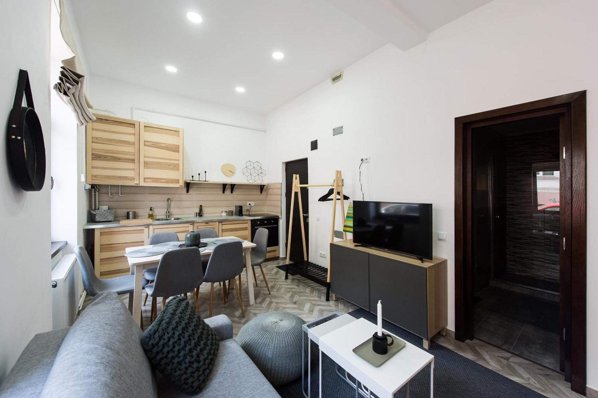 ブラショフCharming Old Town Flat With Mountain Viewアパートメント エクステリア 写真
